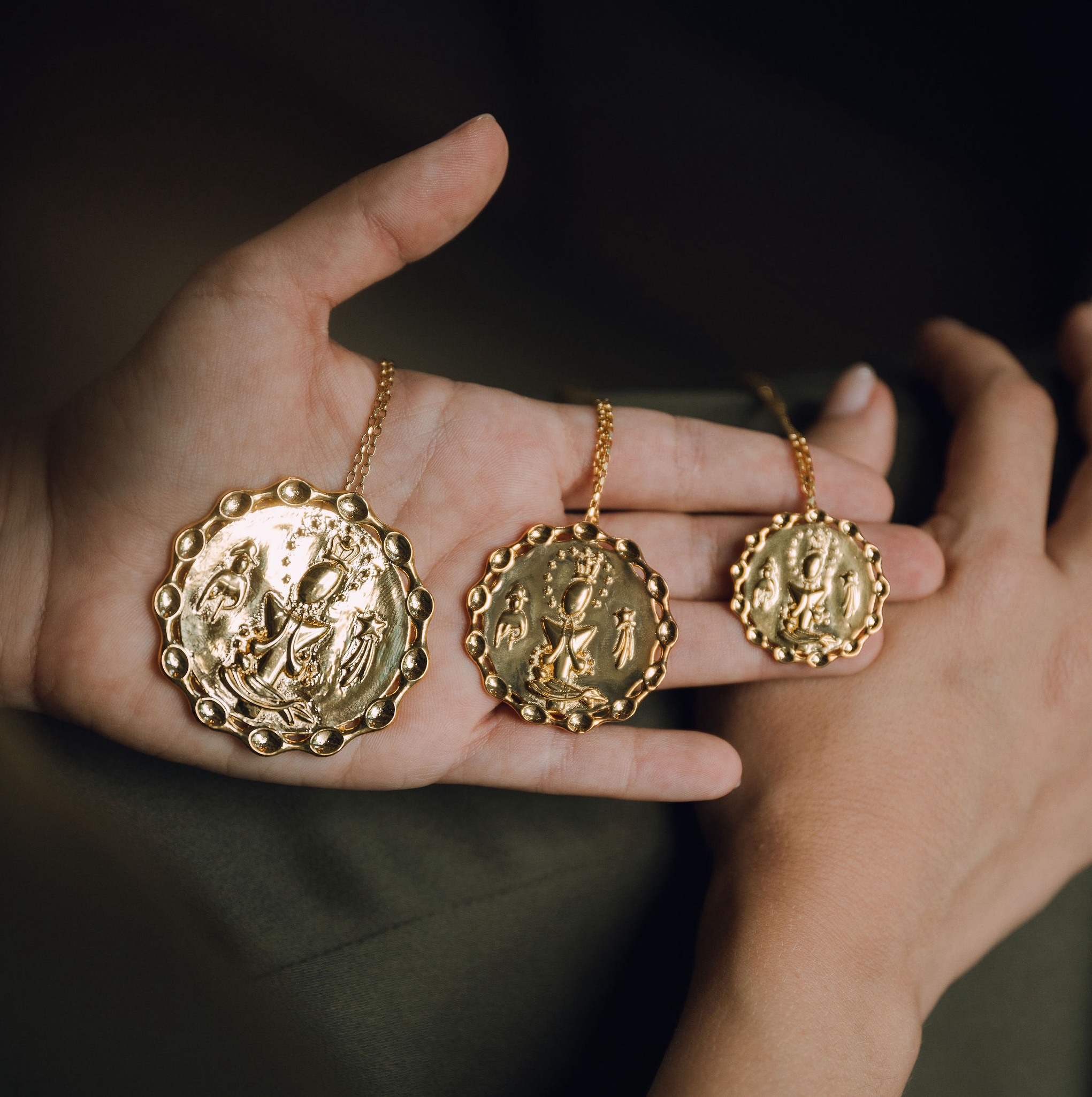 Medalla de La Altagracia Pendant - Image 3